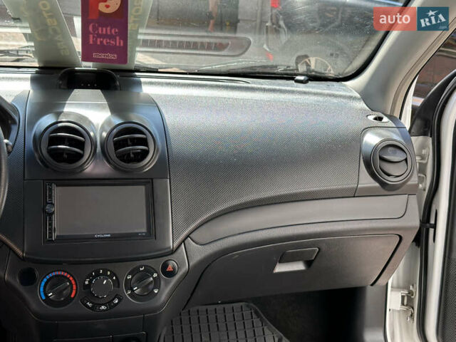 Белый Шевроле Авео, объемом двигателя 1.5 л и пробегом 81 тыс. км за 4650 $, фото 134 на Automoto.ua