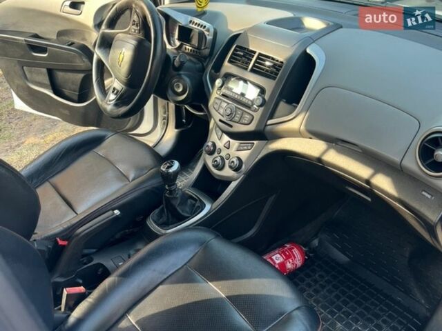 Белый Шевроле Авео, объемом двигателя 1.4 л и пробегом 193 тыс. км за 6600 $, фото 11 на Automoto.ua