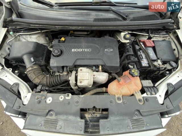 Белый Шевроле Авео, объемом двигателя 1.25 л и пробегом 177 тыс. км за 4200 $, фото 11 на Automoto.ua