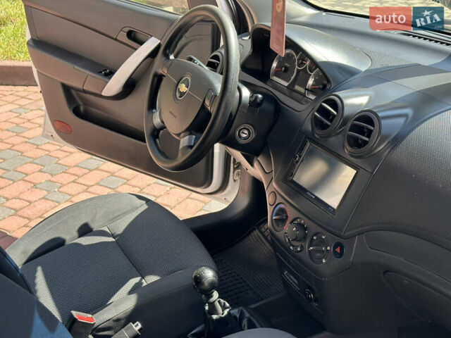 Белый Шевроле Авео, объемом двигателя 1.5 л и пробегом 81 тыс. км за 4650 $, фото 142 на Automoto.ua