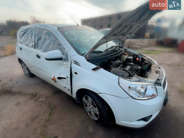 Белый Шевроле Авео, объемом двигателя 1.5 л и пробегом 35 тыс. км за 1600 $, фото 2 на Automoto.ua