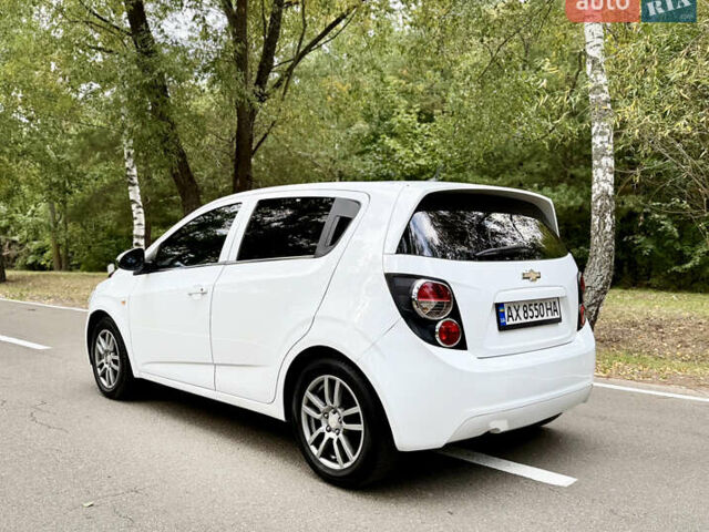 Белый Шевроле Авео, объемом двигателя 1.6 л и пробегом 134 тыс. км за 5950 $, фото 2 на Automoto.ua