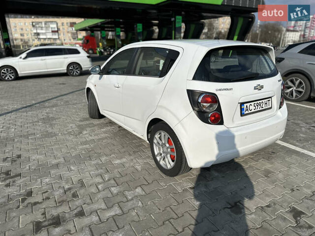 Белый Шевроле Авео, объемом двигателя 1.3 л и пробегом 270 тыс. км за 4900 $, фото 11 на Automoto.ua