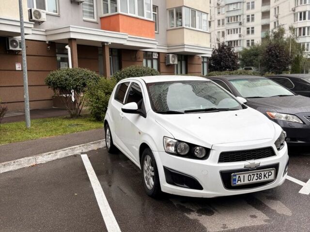 Білий Шевроле Авео, об'ємом двигуна 1.3 л та пробігом 326 тис. км за 4100 $, фото 2 на Automoto.ua