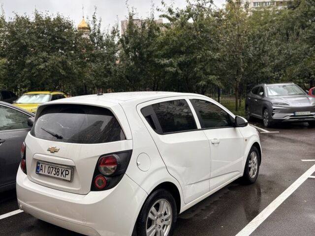 Білий Шевроле Авео, об'ємом двигуна 1.3 л та пробігом 326 тис. км за 4100 $, фото 3 на Automoto.ua
