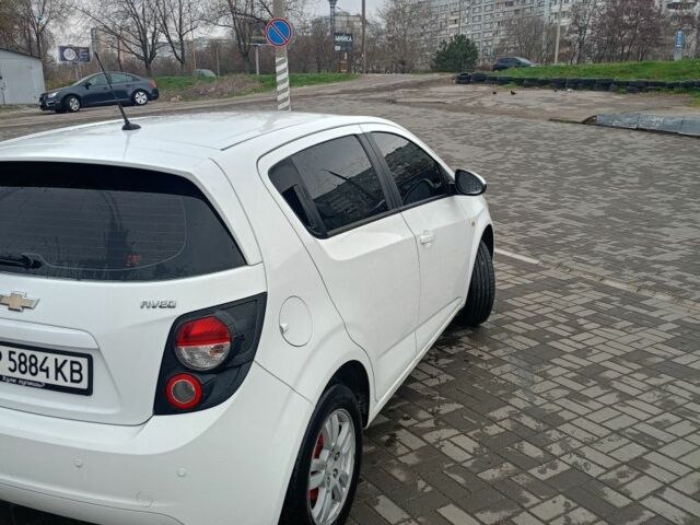 Белый Шевроле Авео, объемом двигателя 1.2 л и пробегом 250 тыс. км за 5599 $, фото 6 на Automoto.ua