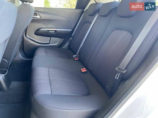 Белый Шевроле Авео, объемом двигателя 1.23 л и пробегом 187 тыс. км за 5800 $, фото 12 на Automoto.ua