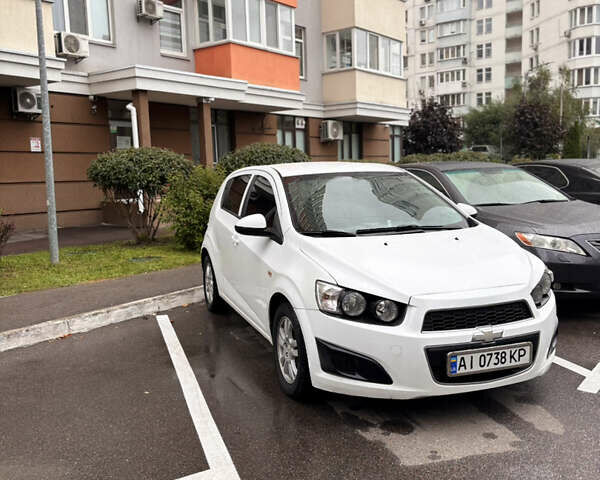 Шевроле Авео 2012 в Киеве на Automoto.ua Белый Шевроле Авео, объемом двигателя 1.25 л и пробегом 326 тыс. км за 4300 $, фото 2 на Automoto.ua