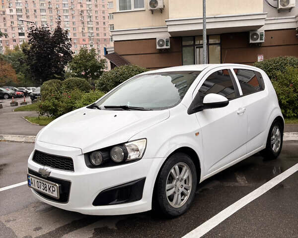 Шевроле Авео 2012 в Киеве на Automoto.ua Белый Шевроле Авео, объемом двигателя 1.25 л и пробегом 326 тыс. км за 4300 $, фото 1 на Automoto.ua