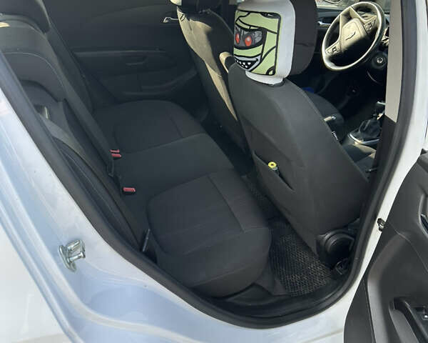 Белый Шевроле Авео, объемом двигателя 1.3 л и пробегом 270 тыс. км за 4900 $, фото 15 на Automoto.ua