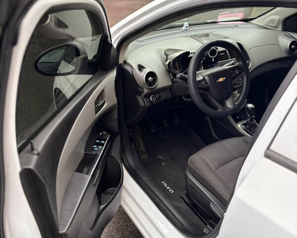 Шевроле Авео 2012 в Киеве на Automoto.ua Белый Шевроле Авео, объемом двигателя 1.25 л и пробегом 326 тыс. км за 4300 $, фото 7 на Automoto.ua