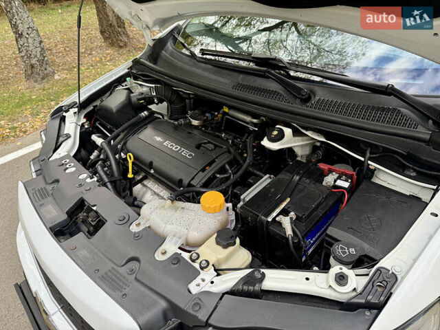 Белый Шевроле Авео, объемом двигателя 1.6 л и пробегом 134 тыс. км за 5950 $, фото 17 на Automoto.ua
