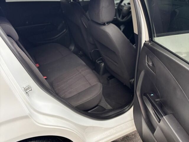 Білий Шевроле Авео, об'ємом двигуна 1.3 л та пробігом 326 тис. км за 4100 $, фото 5 на Automoto.ua