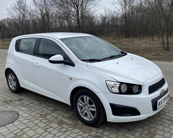 Белый Шевроле Авео, объемом двигателя 1.3 л и пробегом 202 тыс. км за 5250 $, фото 2 на Automoto.ua