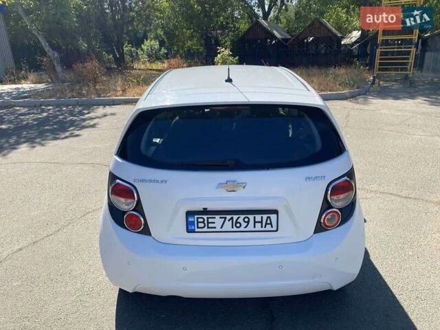 Белый Шевроле Авео, объемом двигателя 1.23 л и пробегом 187 тыс. км за 5800 $, фото 6 на Automoto.ua