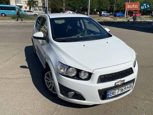 Белый Шевроле Авео, объемом двигателя 1.23 л и пробегом 187 тыс. км за 5800 $, фото 2 на Automoto.ua