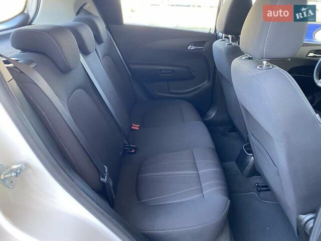 Белый Шевроле Авео, объемом двигателя 1.23 л и пробегом 187 тыс. км за 5800 $, фото 13 на Automoto.ua