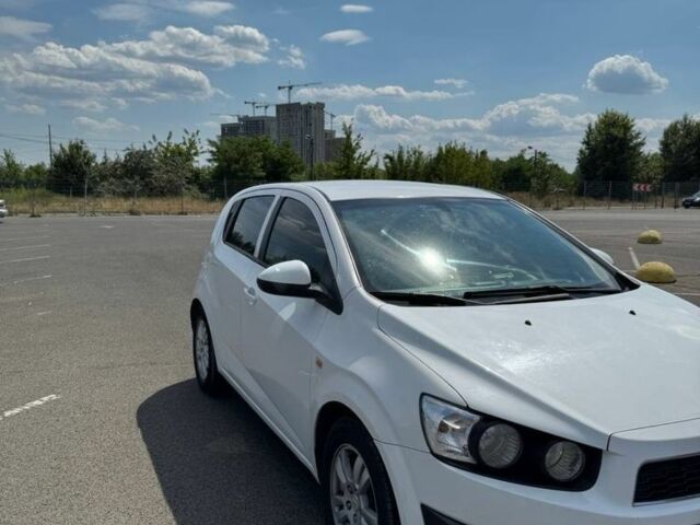 Білий Шевроле Авео, об'ємом двигуна 0 л та пробігом 325 тис. км за 4300 $, фото 2 на Automoto.ua