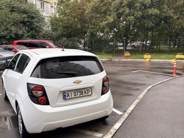 Білий Шевроле Авео, об'ємом двигуна 1.3 л та пробігом 326 тис. км за 4100 $, фото 4 на Automoto.ua