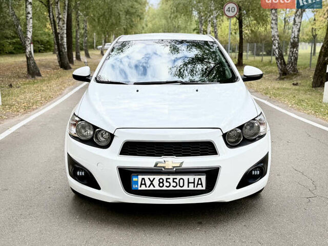 Белый Шевроле Авео, объемом двигателя 1.6 л и пробегом 134 тыс. км за 5950 $, фото 6 на Automoto.ua