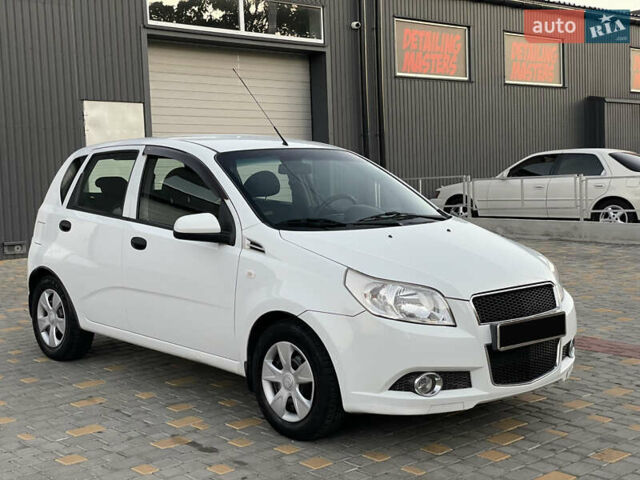 Белый Шевроле Авео, объемом двигателя 1.5 л и пробегом 91 тыс. км за 4999 $, фото 5 на Automoto.ua