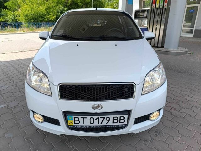 Белый Шевроле Авео, объемом двигателя 1.5 л и пробегом 44 тыс. км за 5999 $, фото 2 на Automoto.ua