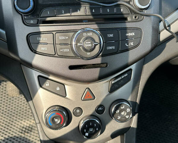 Белый Шевроле Авео, объемом двигателя 1.3 л и пробегом 270 тыс. км за 4900 $, фото 18 на Automoto.ua