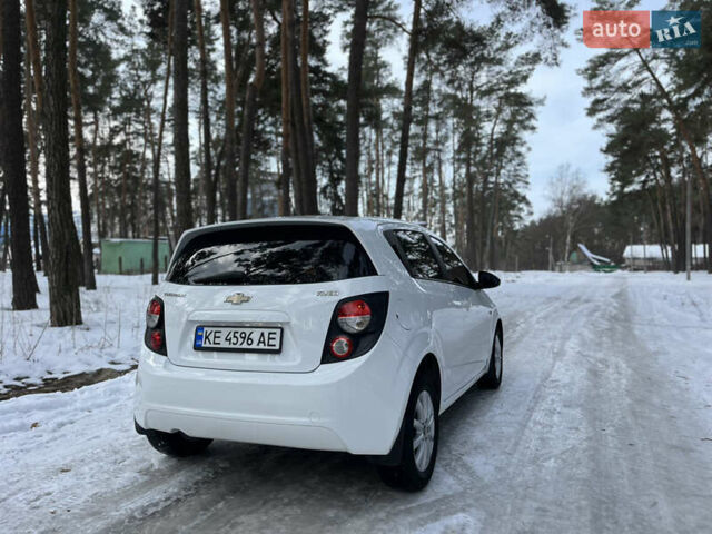 Белый Шевроле Авео, объемом двигателя 1.3 л и пробегом 145 тыс. км за 5100 $, фото 7 на Automoto.ua