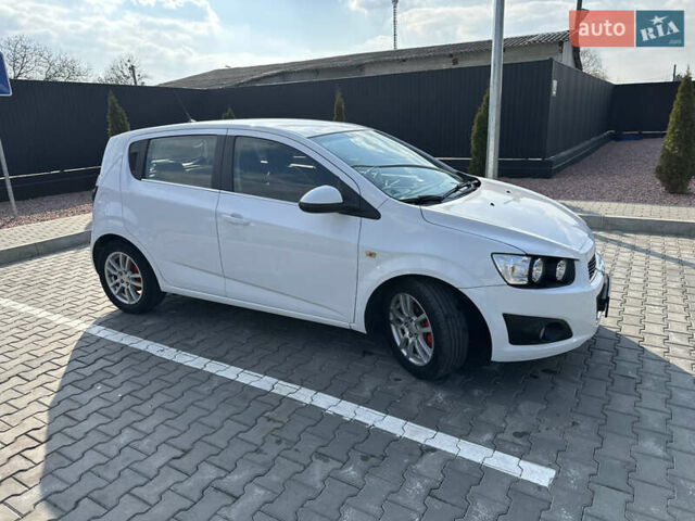 Белый Шевроле Авео, объемом двигателя 1.3 л и пробегом 270 тыс. км за 4900 $, фото 8 на Automoto.ua