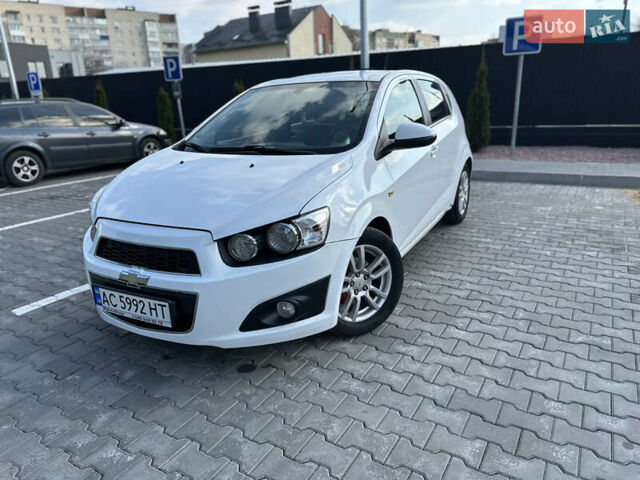 Белый Шевроле Авео, объемом двигателя 1.3 л и пробегом 270 тыс. км за 4900 $, фото 2 на Automoto.ua