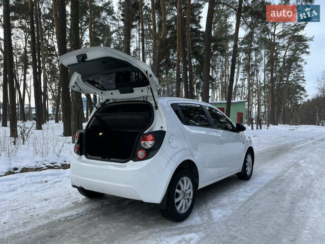 Белый Шевроле Авео, объемом двигателя 1.3 л и пробегом 145 тыс. км за 5100 $, фото 14 на Automoto.ua