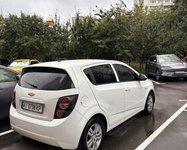 Шевроле Авео 2012 в Киеве на Automoto.ua Белый Шевроле Авео, объемом двигателя 1.25 л и пробегом 326 тыс. км за 4300 $, фото 3 на Automoto.ua
