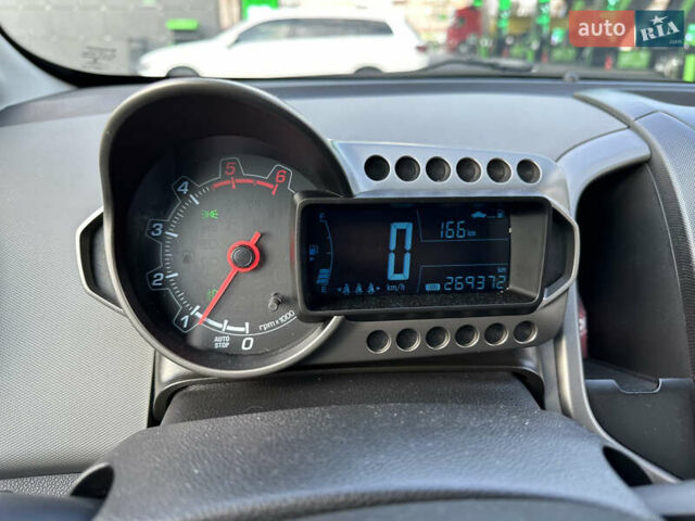Белый Шевроле Авео, объемом двигателя 1.3 л и пробегом 270 тыс. км за 4900 $, фото 22 на Automoto.ua