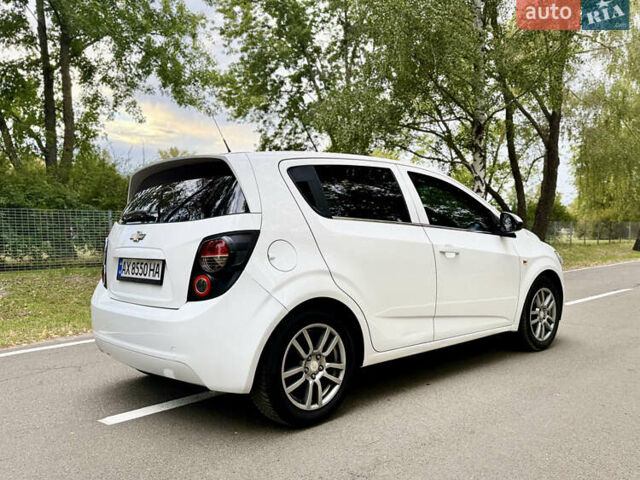Белый Шевроле Авео, объемом двигателя 1.6 л и пробегом 134 тыс. км за 5950 $, фото 3 на Automoto.ua