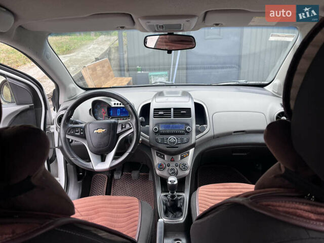 Шевроле Авео 2013 в Киеве на Automoto.ua Белый Шевроле Авео, объемом двигателя 1.25 л и пробегом 349 тыс. км за 5500 $, фото 11 на Automoto.ua