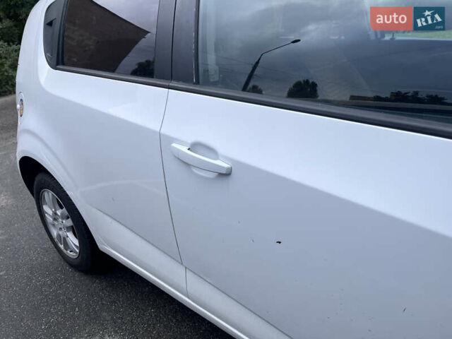 Шевроле Авео 2013 в Киеве на Automoto.ua Белый Шевроле Авео, объемом двигателя 1.25 л и пробегом 349 тыс. км за 5500 $, фото 3 на Automoto.ua