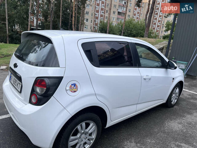 Шевроле Авео 2013 в Киеве на Automoto.ua Белый Шевроле Авео, объемом двигателя 1.25 л и пробегом 349 тыс. км за 5500 $, фото 4 на Automoto.ua