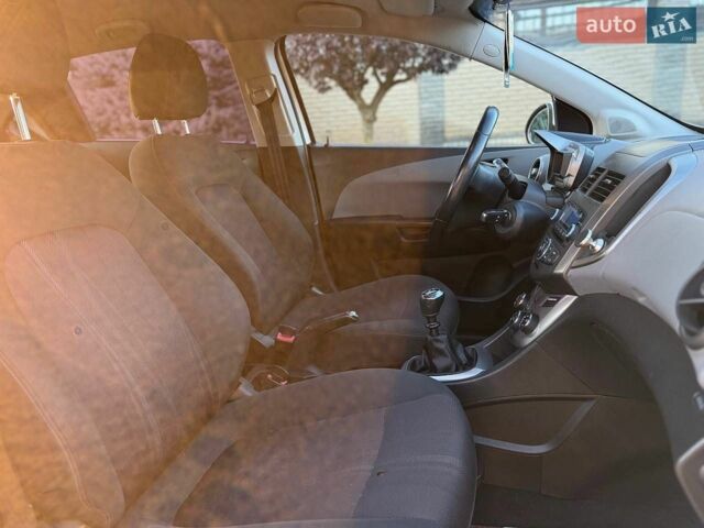 Белый Шевроле Авео, объемом двигателя 1.3 л и пробегом 262 тыс. км за 4500 $, фото 44 на Automoto.ua