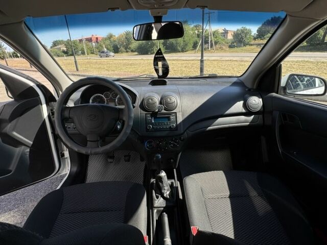 Белый Шевроле Авео, объемом двигателя 1.5 л и пробегом 139 тыс. км за 5500 $, фото 17 на Automoto.ua