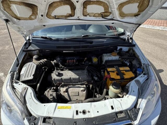 Белый Шевроле Авео, объемом двигателя 1.5 л и пробегом 139 тыс. км за 5500 $, фото 14 на Automoto.ua