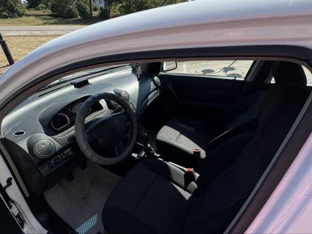 Белый Шевроле Авео, объемом двигателя 1.5 л и пробегом 139 тыс. км за 5500 $, фото 15 на Automoto.ua