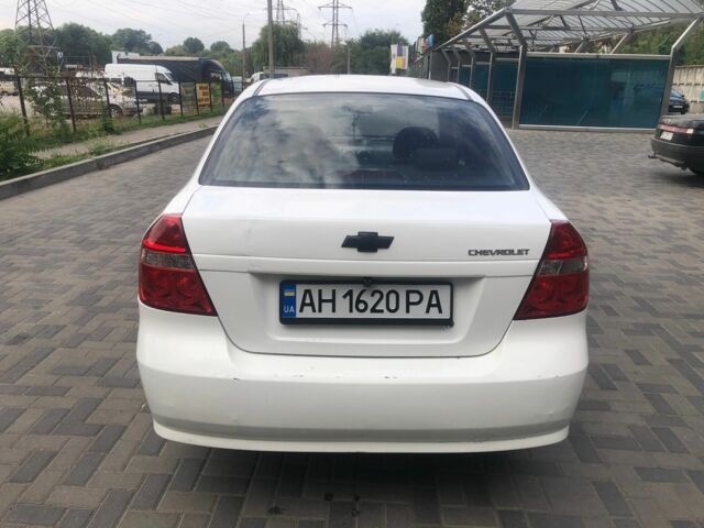 Белый Шевроле Авео, объемом двигателя 1.5 л и пробегом 225 тыс. км за 3200 $, фото 3 на Automoto.ua