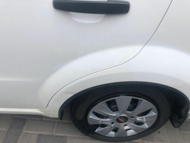 Белый Шевроле Авео, объемом двигателя 1.5 л и пробегом 225 тыс. км за 3200 $, фото 4 на Automoto.ua