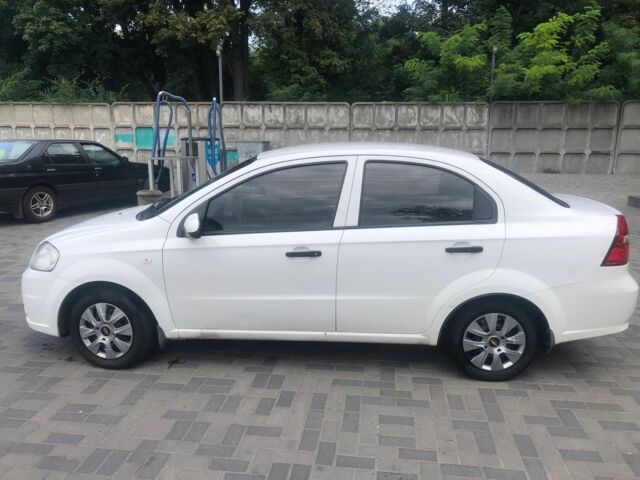 Белый Шевроле Авео, объемом двигателя 1.5 л и пробегом 225 тыс. км за 3200 $, фото 2 на Automoto.ua