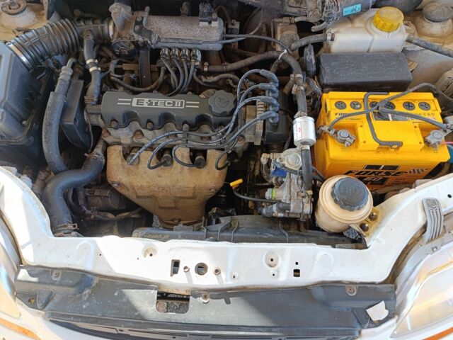 Белый Шевроле Авео, объемом двигателя 1.5 л и пробегом 210 тыс. км за 2400 $, фото 10 на Automoto.ua