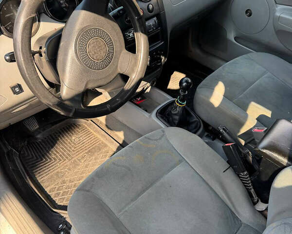 Білий Шевроле Авео, об'ємом двигуна 1.5 л та пробігом 260 тис. км за 1850 $, фото 8 на Automoto.ua