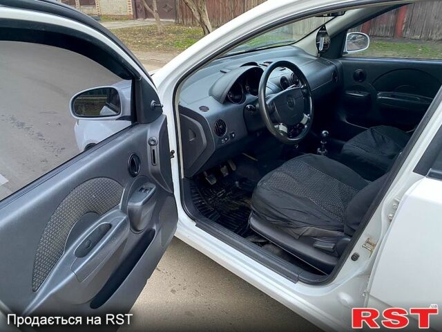 Белый Шевроле Авео, объемом двигателя 1.5 л и пробегом 185 тыс. км за 2850 $, фото 8 на Automoto.ua