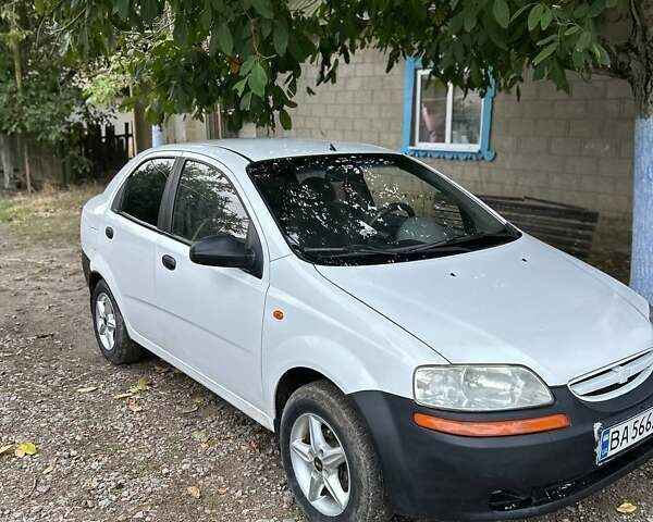 Белый Шевроле Авео, объемом двигателя 1.5 л и пробегом 211 тыс. км за 2300 $, фото 1 на Automoto.ua