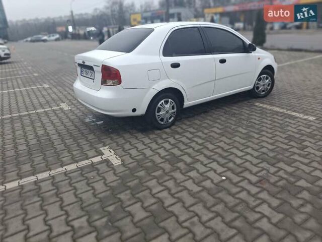 Белый Шевроле Авео, объемом двигателя 1.5 л и пробегом 250 тыс. км за 1650 $, фото 3 на Automoto.ua