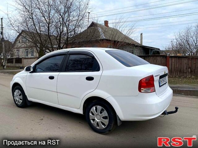 Белый Шевроле Авео, объемом двигателя 1.5 л и пробегом 185 тыс. км за 2850 $, фото 2 на Automoto.ua